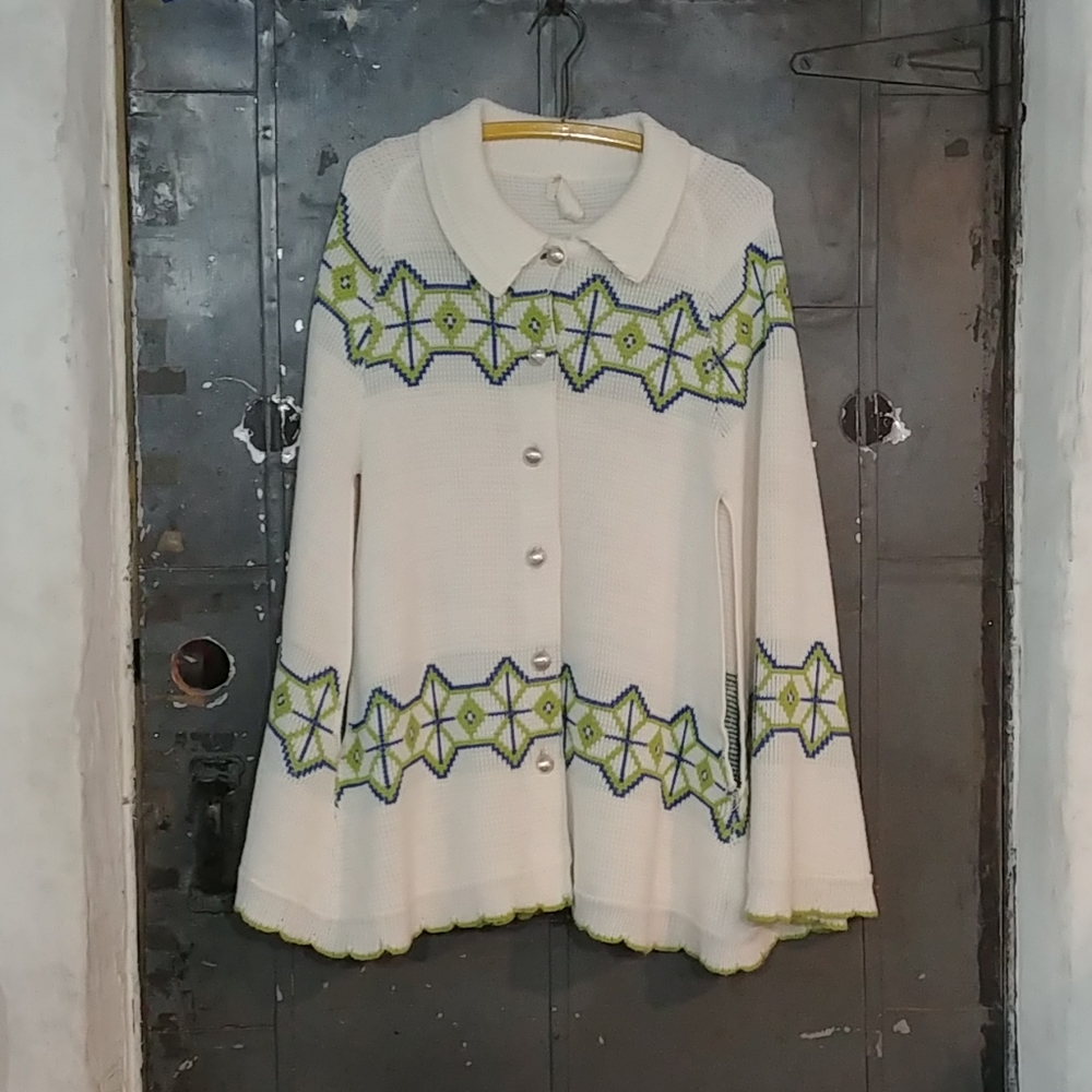 Vintage Cream Scallop Cape - Picture 13 of 13